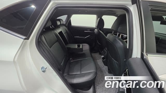 Kia Seltos 2024 — ფოტო 18/20