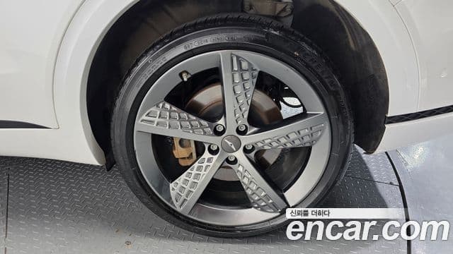 Genesis GV70 2021 — Şəkil 16/38