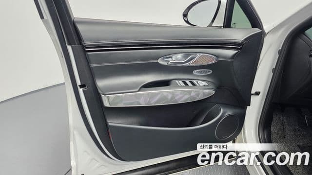 Genesis GV70 2021 — Şəkil 21/38