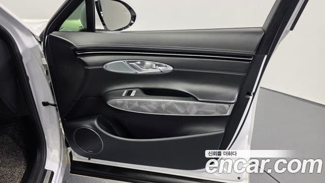 Genesis GV70 2021 — Şəkil 25/38