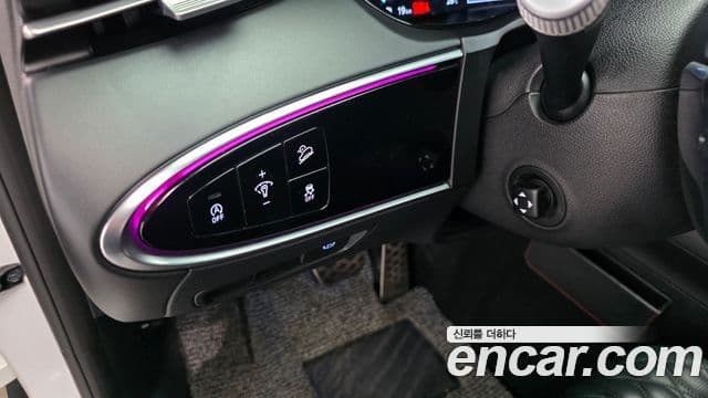 Genesis GV70 2021 — Şəkil 18/38