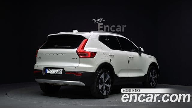 Volvo XC40 2024 — Фото 1/20
