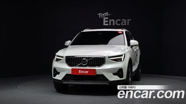 Volvo XC40 2024 — Фото 2/20