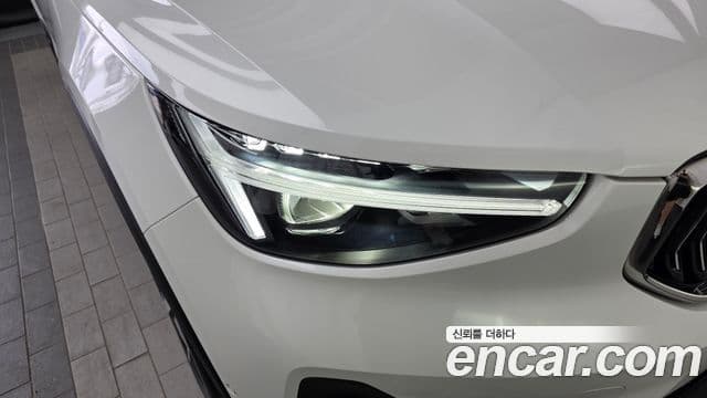 Volvo XC40 2024 — Photo 17/32