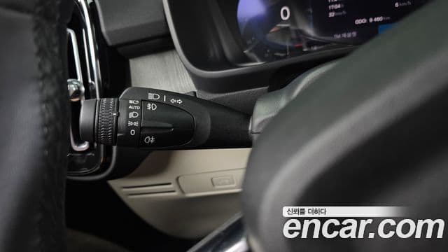 Volvo XC40 2024 — Photo 30/32