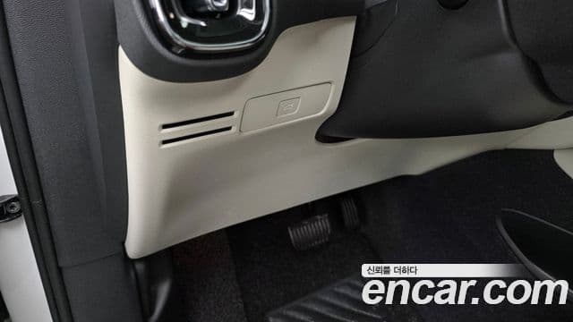 Volvo XC40 2024 — Photo 31/32