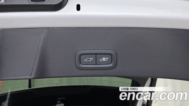 Volvo XC40 2024 — Photo 9/32