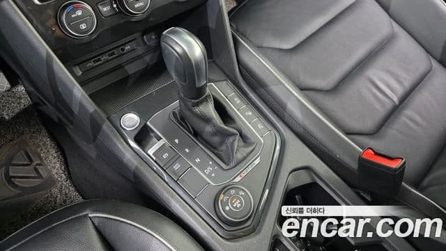 Volkswagen Tiguan 2020 — ფოტო 9/20