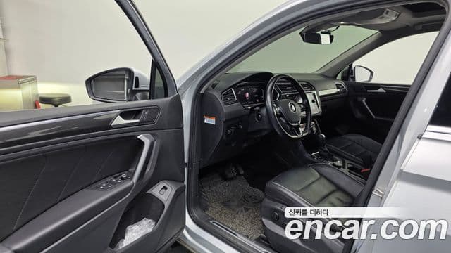 Volkswagen Tiguan 2020 — ფოტო 10/20