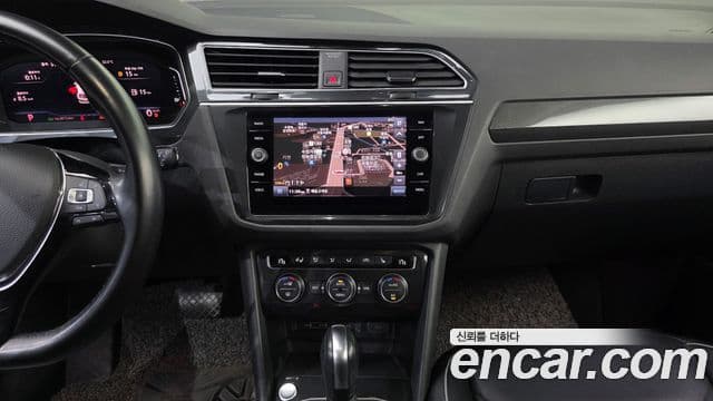 Volkswagen Tiguan 2020 — ფოტო 14/20