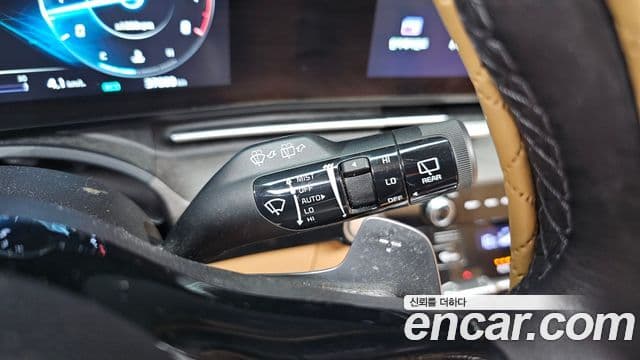 Kia Carnival 2022 — ფოტო 18/20
