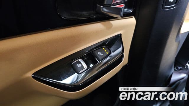 Kia Carnival 2022 — ფოტო 19/20