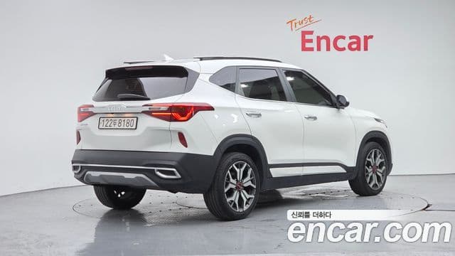 Kia Seltos 2022 — ფოტო 2/20