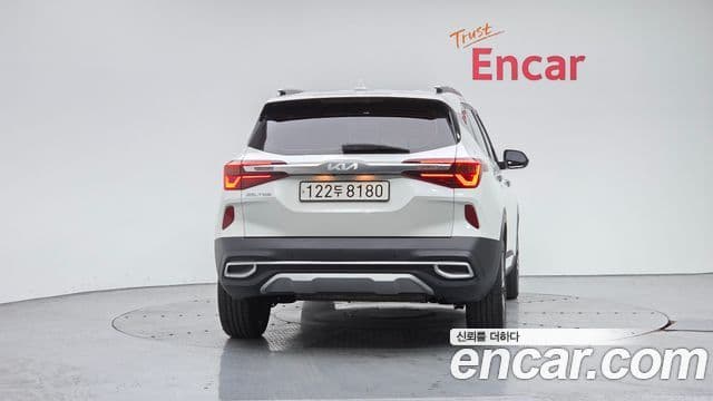 Kia Seltos 2022 — ფოტო 4/20
