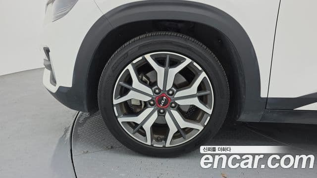 Kia Seltos 2022 — ფოტო 5/20
