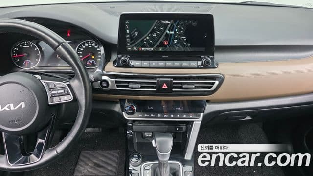 Kia Seltos 2022 — ფოტო 14/20