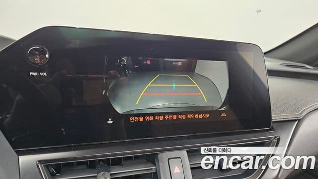 Lexus UX250h 2023 — Şəkil 16/20
