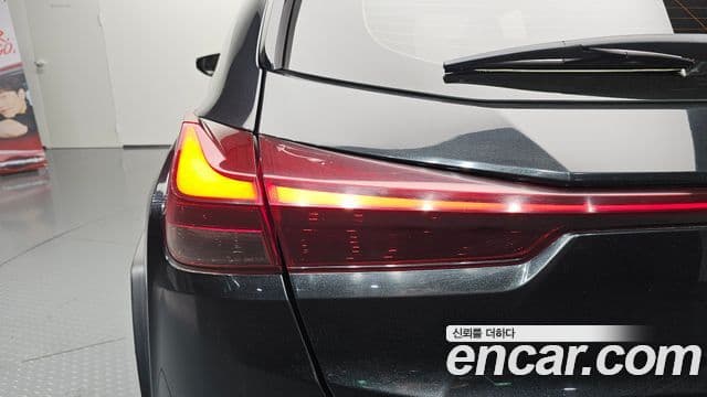 Lexus UX250h 2023 — Şəkil 8/32
