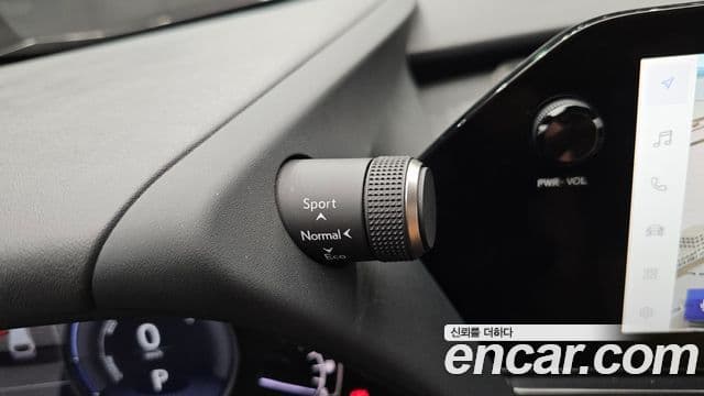 Lexus UX250h 2023 — Şəkil 4/32