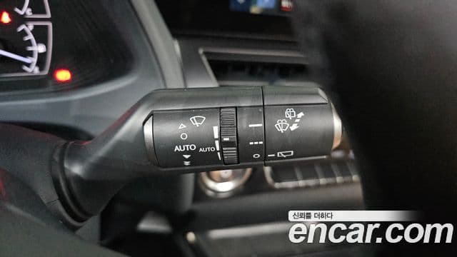 Lexus UX250h 2023 — Şəkil 19/32