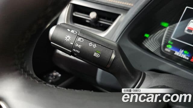 Lexus UX250h 2023 — Şəkil 21/32