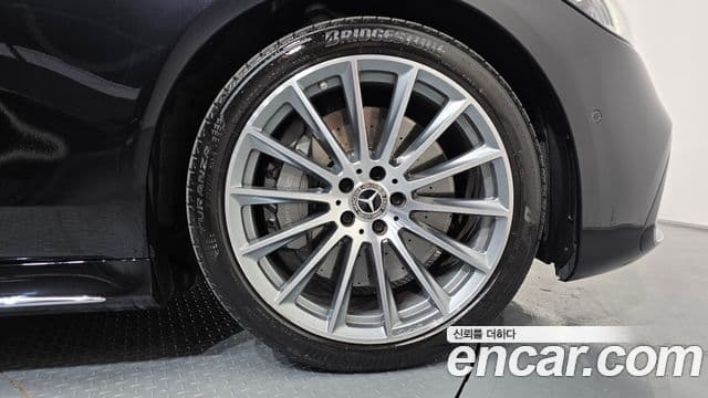 Mercedes-Benz S-Class 2022 — Photo 11/34