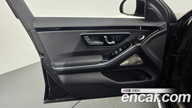 Mercedes-Benz S-Class 2022 — Photo 32/34