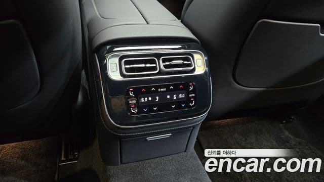 Mercedes-Benz S-Class 2022 — Photo 27/34