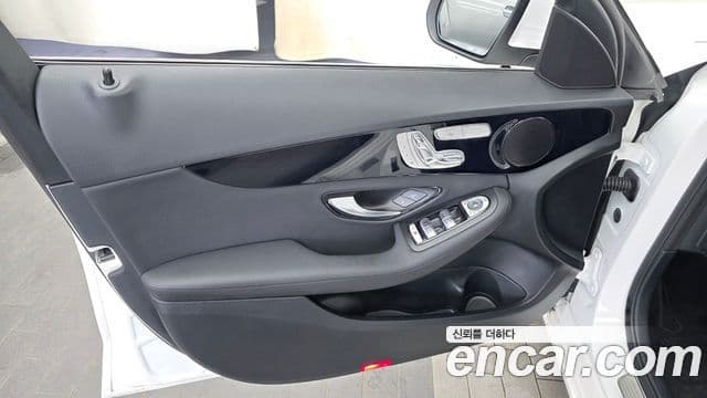 Mercedes-Benz C-Class 2019 — Şəkil 27/30