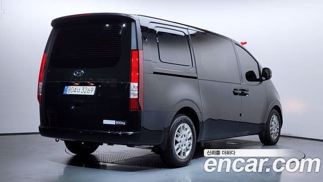 Hyundai Staria 2023 — ფოტო 2/20