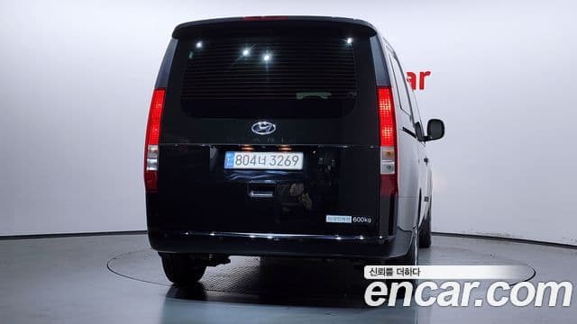 Hyundai Staria 2023 — ფოტო 4/20