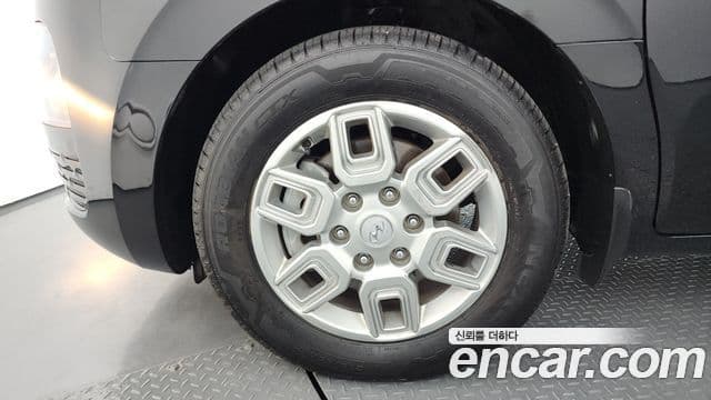 Hyundai Staria 2023 — ფოტო 5/20