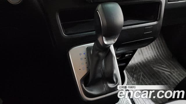 Hyundai Staria 2023 — ფოტო 9/20
