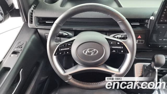 Hyundai Staria 2023 — ფოტო 13/20