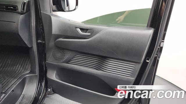Hyundai Staria 2023 — Photo 7/32