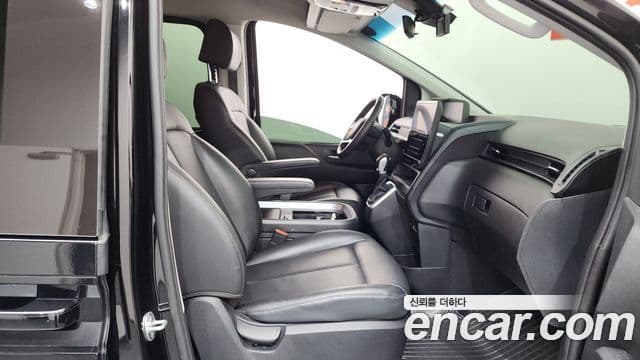 Hyundai Staria 2023 — Photo 6/32