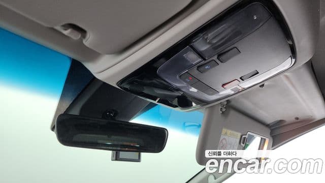 Hyundai Staria 2023 — Photo 28/32