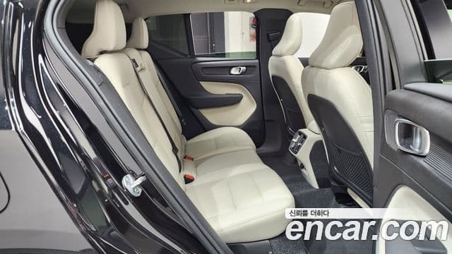 Volvo XC40 2025 — Фото 11/20