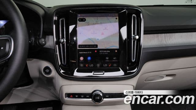 Volvo XC40 2025 — Фото 13/20