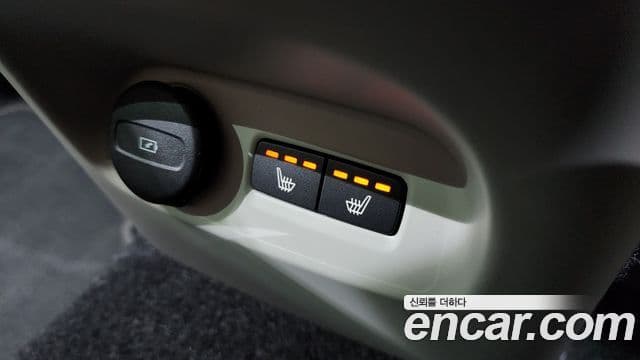 Volvo XC40 2025 — Фото 19/20
