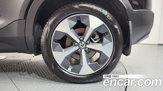 Volvo XC40 2025 — Photo 20/32