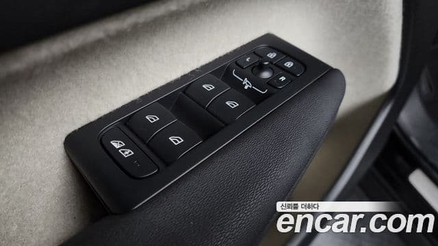 Volvo XC40 2025 — Photo 22/32