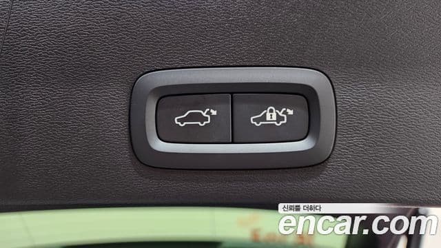 Volvo XC40 2025 — Photo 5/32