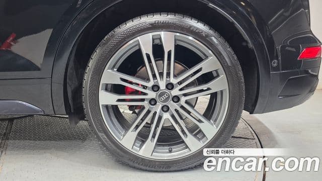 Audi SQ5 2021 — ფოტო 31/32