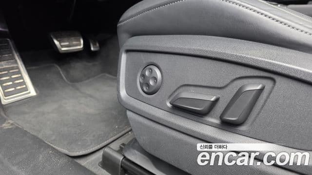 Audi SQ5 2021 — ფოტო 25/32