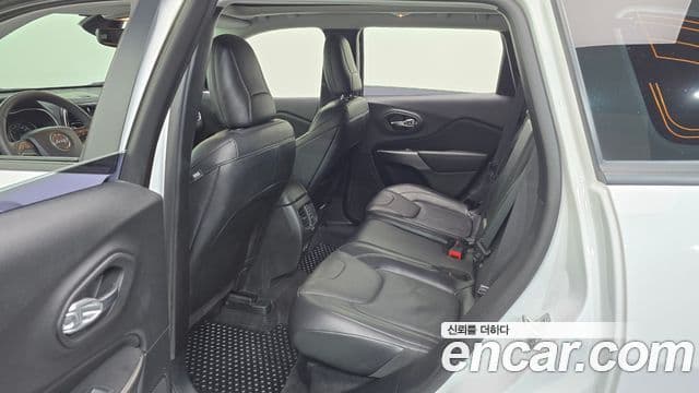 Jeep Cherokee 2022 — Photo 15/20