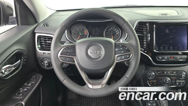 Jeep Cherokee 2022 — Photo 19/20