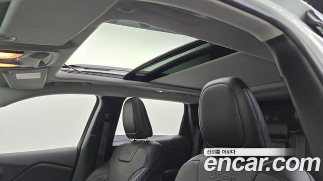Jeep Cherokee 2022 — Photo 13/20