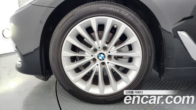 BMW 5 Series 2019 — ფოტო 5/20