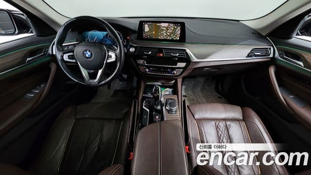 BMW 5 Series 2019 — ფოტო 7/20